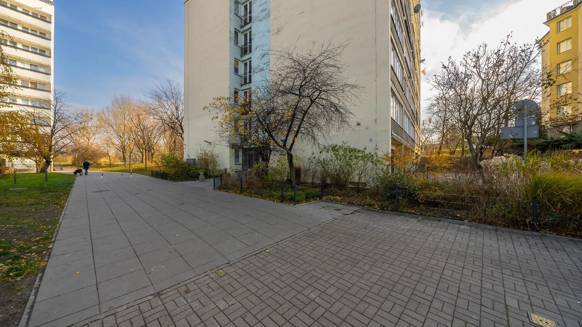 Kozmiana Apartment - Workspace, Bus&Park Nearby - By Rentujemy Warschau Polen
